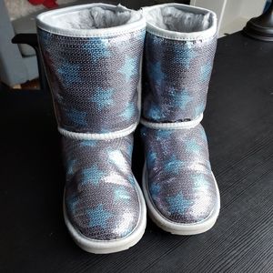 UGG Classic Short Comsos/shiny silver color /very clean in out/juniorBoots/US 4